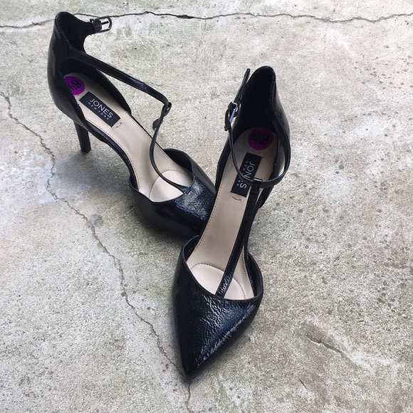 Jones New York Shoes - Jones New York black heel